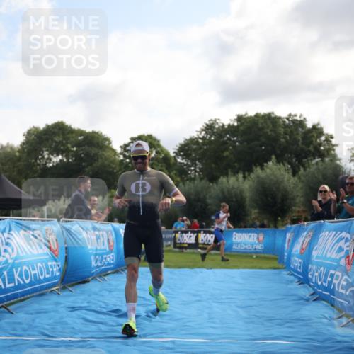 25.08.2024 - Elbe Triathlon Hamburg H.Heesch http://msf.ph/oto/6834767 25.08.2024 10:06:35 Ziel 106 meine-sportfotos.de