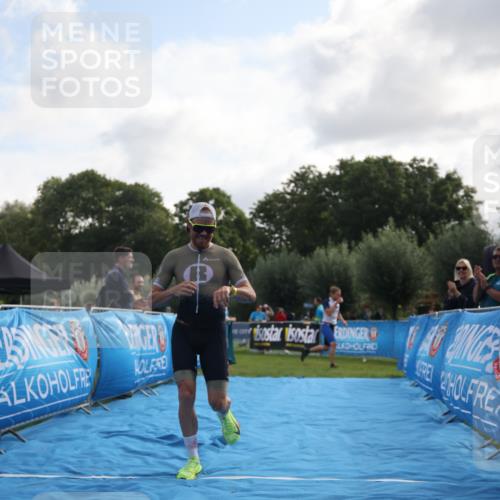 25.08.2024 - Elbe Triathlon Hamburg H.Heesch http://msf.ph/oto/6834778 25.08.2024 10:06:35 Ziel 106 meine-sportfotos.de