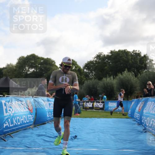 25.08.2024 - Elbe Triathlon Hamburg H.Heesch http://msf.ph/oto/6834780 25.08.2024 10:06:36 Ziel 106 meine-sportfotos.de