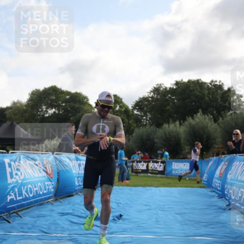 25.08.2024 - Elbe Triathlon Hamburg H.Heesch http://msf.ph/oto/6834787 25.08.2024 10:06:36 Ziel 106 meine-sportfotos.de