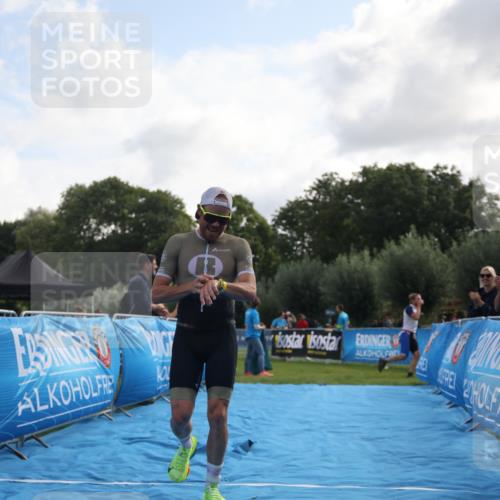 25.08.2024 - Elbe Triathlon Hamburg H.Heesch http://msf.ph/oto/6834790 25.08.2024 10:06:36 Ziel 106 meine-sportfotos.de