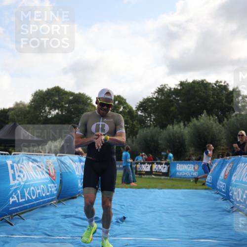 25.08.2024 - Elbe Triathlon Hamburg H.Heesch http://msf.ph/oto/6834795 25.08.2024 10:06:36 Ziel 106 meine-sportfotos.de