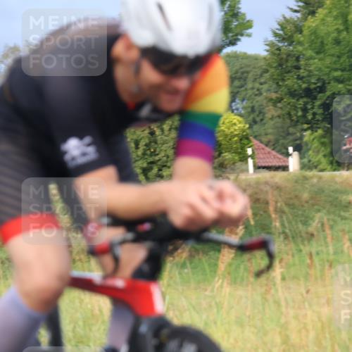 25.08.2024 - Elbe Triathlon Hamburg Fuchs,  Jonas http://msf.ph/oto/6834796 25.08.2024 08:40:56 Radfahren 81, 89, 56 meine-sportfotos.de
