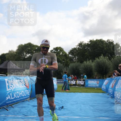 25.08.2024 - Elbe Triathlon Hamburg H.Heesch http://msf.ph/oto/6834806 25.08.2024 10:06:36 Ziel 106 meine-sportfotos.de