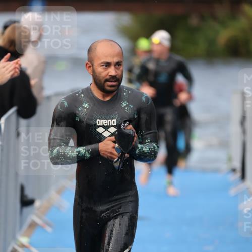 25.08.2024 - Elbe Triathlon Hamburg H.Heesch http://msf.ph/oto/6834807 25.08.2024 08:34:23 Schwimmen 35, 48, 52, 55, 58, 64, 83, 84, 86, 94, 97 meine-sportfotos.de