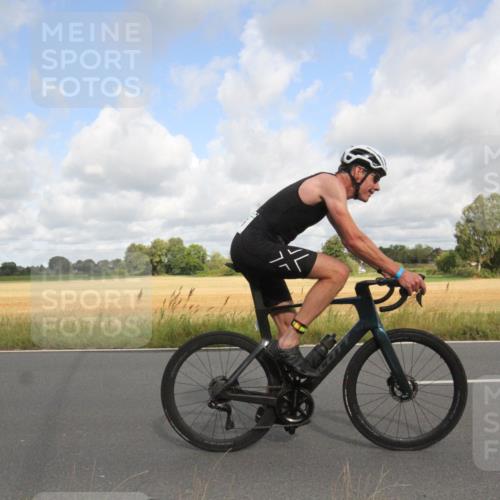 25.08.2024 - Elbe Triathlon Hamburg Fuchs,  Jonas http://msf.ph/oto/6834809 25.08.2024 10:12:35 Radfahren 452, 269, 435 meine-sportfotos.de