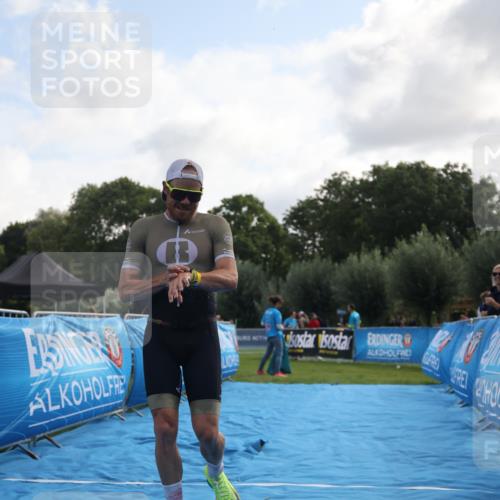 25.08.2024 - Elbe Triathlon Hamburg H.Heesch http://msf.ph/oto/6834810 25.08.2024 10:06:36 Ziel 106 meine-sportfotos.de