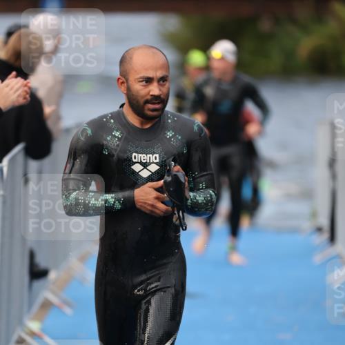 25.08.2024 - Elbe Triathlon Hamburg H.Heesch http://msf.ph/oto/6834811 25.08.2024 08:34:23 Schwimmen 35, 48, 52, 55, 58, 64, 83, 84, 86, 94, 97 meine-sportfotos.de
