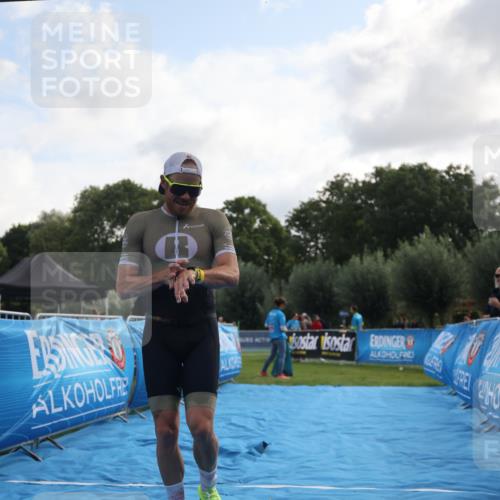 25.08.2024 - Elbe Triathlon Hamburg H.Heesch http://msf.ph/oto/6834816 25.08.2024 10:06:36 Ziel 106 meine-sportfotos.de