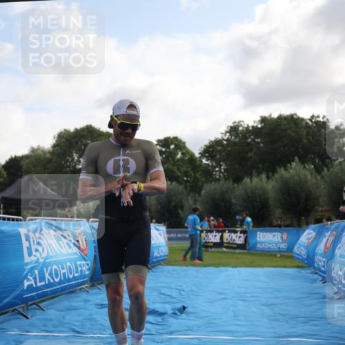 25.08.2024 - Elbe Triathlon Hamburg H.Heesch http://msf.ph/oto/6834821 25.08.2024 10:06:36 Ziel 106 meine-sportfotos.de