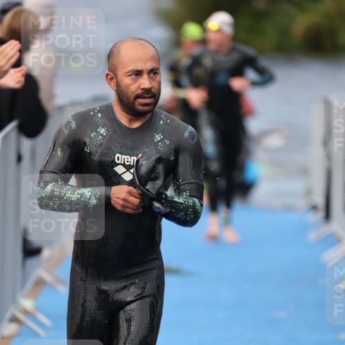 25.08.2024 - Elbe Triathlon Hamburg H.Heesch http://msf.ph/oto/6834823 25.08.2024 08:34:23 Schwimmen 35, 48, 52, 55, 58, 64, 83, 84, 86, 94, 97 meine-sportfotos.de