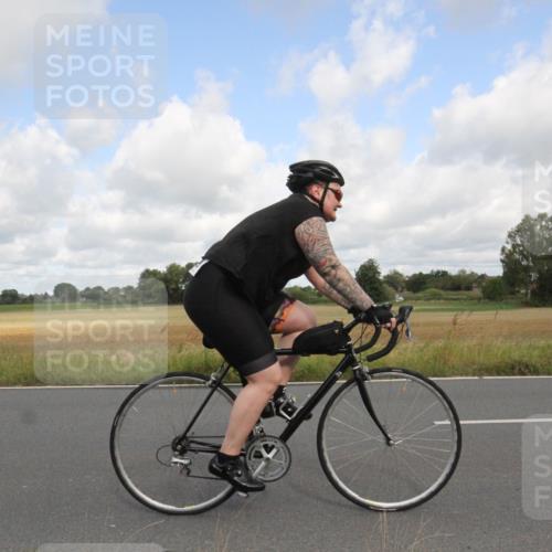 25.08.2024 - Elbe Triathlon Hamburg Fuchs,  Jonas http://msf.ph/oto/6834830 25.08.2024 10:13:08 Radfahren 519, 518, 485 meine-sportfotos.de