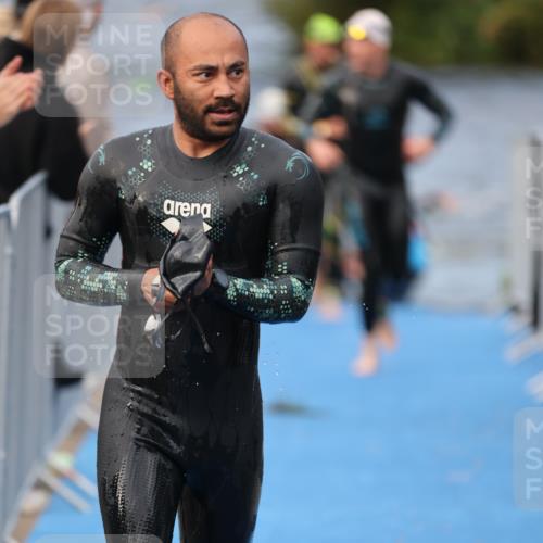 25.08.2024 - Elbe Triathlon Hamburg H.Heesch http://msf.ph/oto/6834837 25.08.2024 08:34:23 Schwimmen 35, 48, 52, 55, 58, 64, 83, 84, 86, 94, 97 meine-sportfotos.de