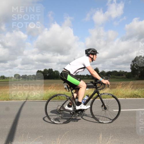 25.08.2024 - Elbe Triathlon Hamburg Fuchs,  Jonas http://msf.ph/oto/6834843 25.08.2024 10:13:27 Radfahren 354 meine-sportfotos.de
