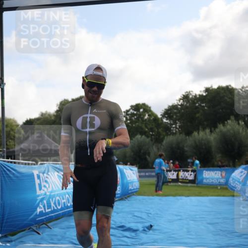 25.08.2024 - Elbe Triathlon Hamburg H.Heesch http://msf.ph/oto/6834845 25.08.2024 10:06:37 Ziel 106 meine-sportfotos.de