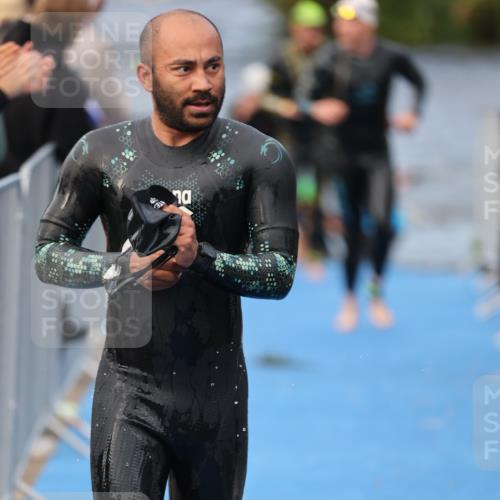 25.08.2024 - Elbe Triathlon Hamburg H.Heesch http://msf.ph/oto/6834851 25.08.2024 08:34:23 Schwimmen 35, 48, 52, 55, 58, 64, 83, 84, 86, 94, 97 meine-sportfotos.de