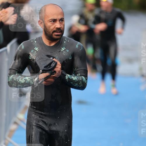 25.08.2024 - Elbe Triathlon Hamburg H.Heesch http://msf.ph/oto/6834855 25.08.2024 08:34:23 Schwimmen 35, 48, 52, 55, 58, 64, 83, 84, 86, 94, 97 meine-sportfotos.de