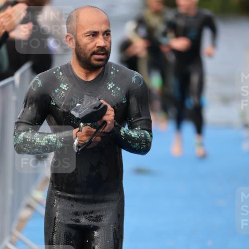25.08.2024 - Elbe Triathlon Hamburg H.Heesch http://msf.ph/oto/6834859 25.08.2024 08:34:23 Schwimmen 35, 48, 52, 55, 58, 64, 83, 84, 86, 94, 97 meine-sportfotos.de