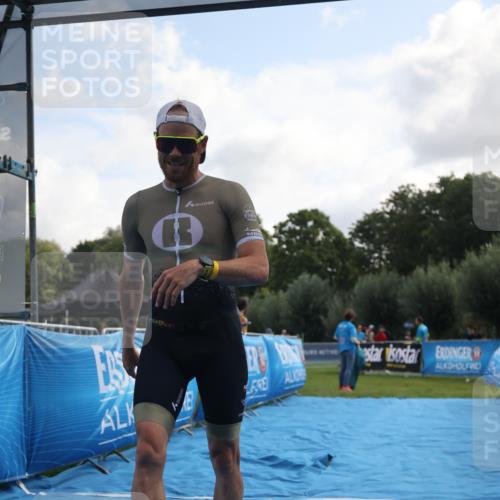 25.08.2024 - Elbe Triathlon Hamburg H.Heesch http://msf.ph/oto/6834860 25.08.2024 10:06:37 Ziel 106 meine-sportfotos.de