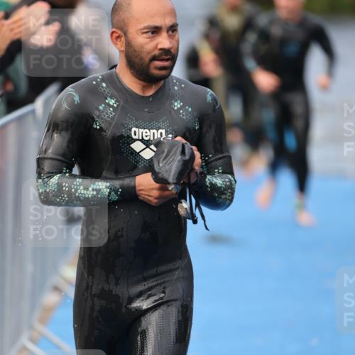 25.08.2024 - Elbe Triathlon Hamburg H.Heesch http://msf.ph/oto/6834868 25.08.2024 08:34:23 Schwimmen 35, 48, 52, 55, 58, 64, 83, 84, 86, 94, 97 meine-sportfotos.de
