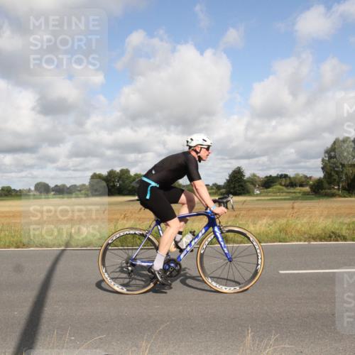 25.08.2024 - Elbe Triathlon Hamburg Fuchs,  Jonas http://msf.ph/oto/6834869 25.08.2024 10:14:02 Radfahren 528, 388, 327, 505 meine-sportfotos.de