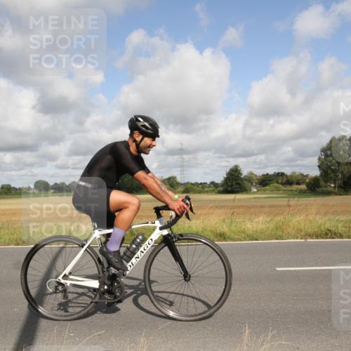 25.08.2024 - Elbe Triathlon Hamburg Fuchs,  Jonas http://msf.ph/oto/6834874 25.08.2024 10:14:03 Radfahren 528, 388, 327, 505 meine-sportfotos.de