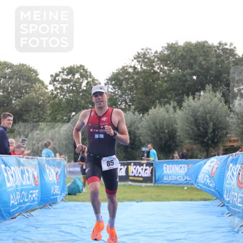 25.08.2024 - Elbe Triathlon Hamburg H.Heesch http://msf.ph/oto/6834919 25.08.2024 10:08:20 Ziel 85 meine-sportfotos.de