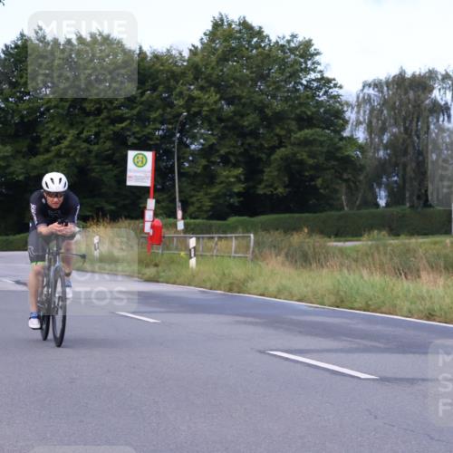 25.08.2024 - Elbe Triathlon Hamburg Fuchs,  Jonas http://msf.ph/oto/6834927 25.08.2024 08:41:07 Radfahren 50, 39, 34, 75 meine-sportfotos.de