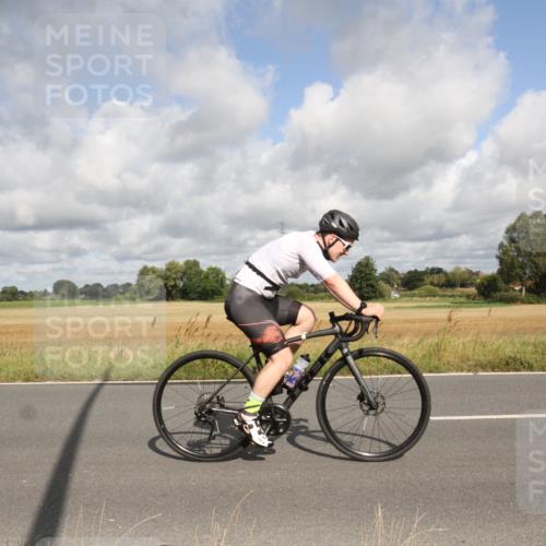 25.08.2024 - Elbe Triathlon Hamburg Fuchs,  Jonas http://msf.ph/oto/6834937 25.08.2024 10:15:01 Radfahren 224, 470 meine-sportfotos.de