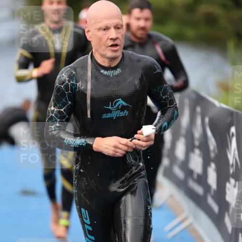 25.08.2024 - Elbe Triathlon Hamburg H.Heesch http://msf.ph/oto/6834959 25.08.2024 08:34:28 Schwimmen 35, 48, 52, 55, 58, 83, 84, 94, 97 meine-sportfotos.de