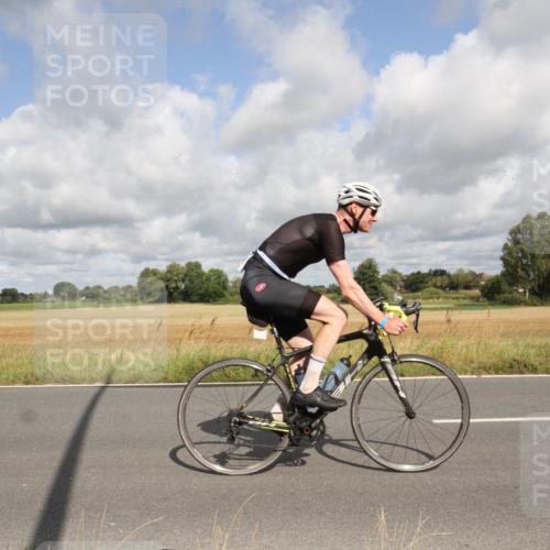 25.08.2024 - Elbe Triathlon Hamburg Fuchs,  Jonas http://msf.ph/oto/6834979 25.08.2024 10:15:32 Radfahren 381, 383, 552 meine-sportfotos.de