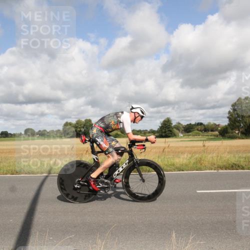 25.08.2024 - Elbe Triathlon Hamburg Fuchs,  Jonas http://msf.ph/oto/6834985 25.08.2024 10:15:33 Radfahren 381, 383, 552, 328 meine-sportfotos.de