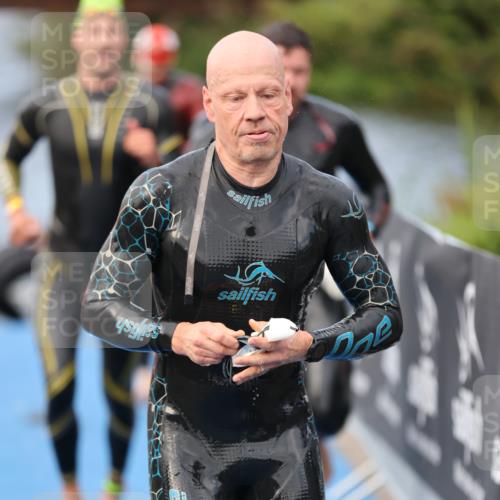 25.08.2024 - Elbe Triathlon Hamburg H.Heesch http://msf.ph/oto/6834987 25.08.2024 08:34:28 Schwimmen 35, 48, 52, 55, 58, 83, 84, 94, 97 meine-sportfotos.de