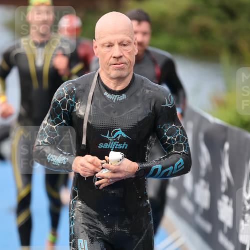 25.08.2024 - Elbe Triathlon Hamburg H.Heesch http://msf.ph/oto/6834997 25.08.2024 08:34:28 Schwimmen 35, 48, 52, 55, 58, 83, 84, 94, 97 meine-sportfotos.de