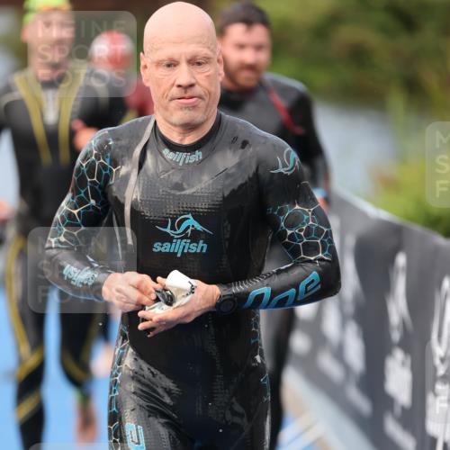 25.08.2024 - Elbe Triathlon Hamburg H.Heesch http://msf.ph/oto/6835010 25.08.2024 08:34:28 Schwimmen 35, 48, 52, 55, 58, 83, 84, 94, 97 meine-sportfotos.de
