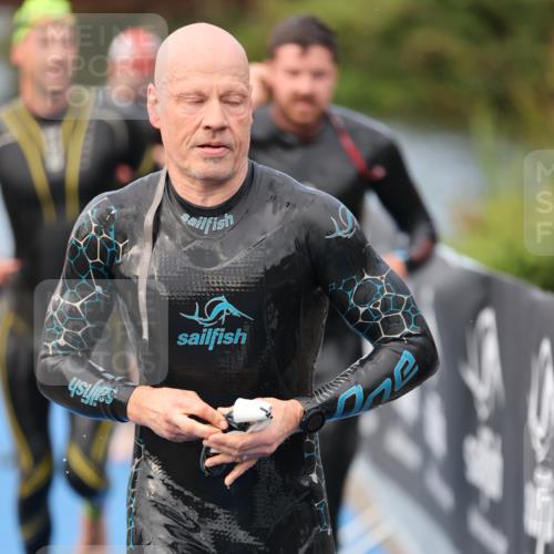 25.08.2024 - Elbe Triathlon Hamburg H.Heesch http://msf.ph/oto/6835027 25.08.2024 08:34:28 Schwimmen 35, 48, 52, 55, 58, 83, 84, 94, 97 meine-sportfotos.de