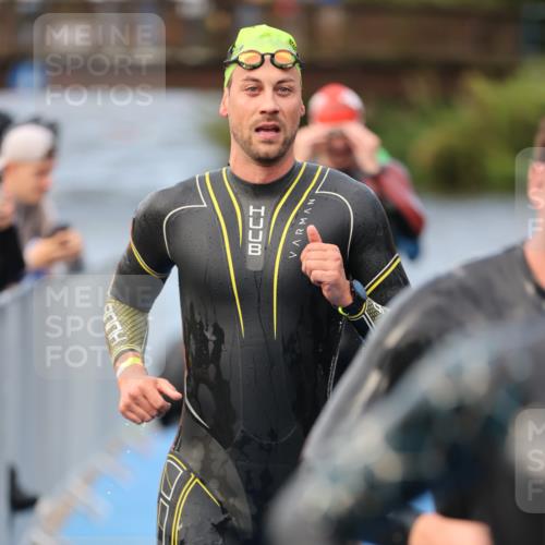 25.08.2024 - Elbe Triathlon Hamburg H.Heesch http://msf.ph/oto/6835040 25.08.2024 08:34:29 Schwimmen 35, 48, 52, 55, 58, 83, 84, 94, 97 meine-sportfotos.de