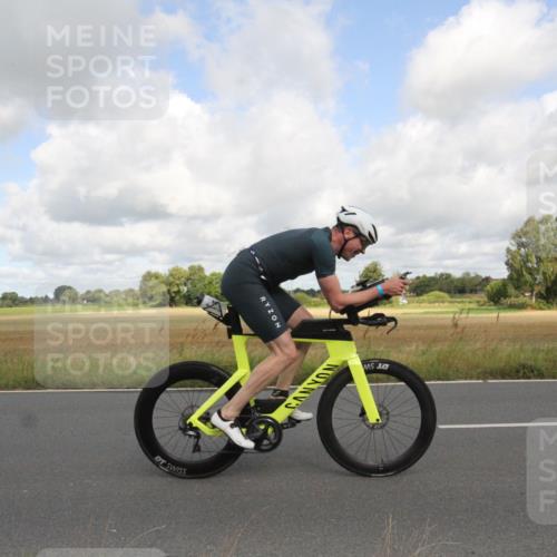 25.08.2024 - Elbe Triathlon Hamburg Fuchs,  Jonas http://msf.ph/oto/6835042 25.08.2024 10:16:39 Radfahren 401, 431, 214 meine-sportfotos.de