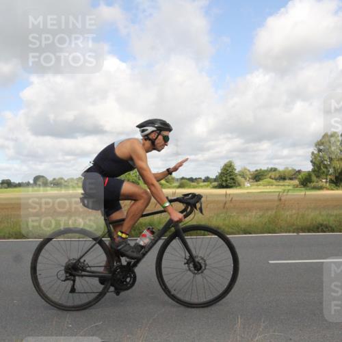 25.08.2024 - Elbe Triathlon Hamburg Fuchs,  Jonas http://msf.ph/oto/6835048 25.08.2024 10:16:41 Radfahren 401, 431, 214 meine-sportfotos.de