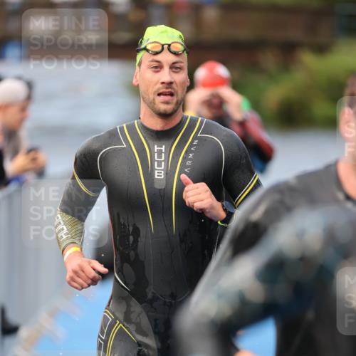 25.08.2024 - Elbe Triathlon Hamburg H.Heesch http://msf.ph/oto/6835051 25.08.2024 08:34:29 Schwimmen 35, 48, 52, 55, 58, 83, 84, 94, 97 meine-sportfotos.de
