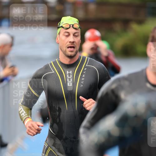 25.08.2024 - Elbe Triathlon Hamburg H.Heesch http://msf.ph/oto/6835058 25.08.2024 08:34:29 Schwimmen 35, 48, 52, 55, 58, 83, 84, 94, 97 meine-sportfotos.de