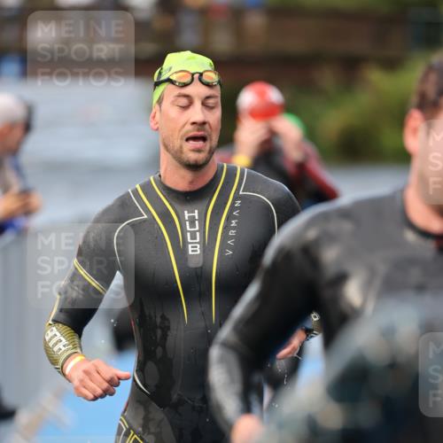 25.08.2024 - Elbe Triathlon Hamburg H.Heesch http://msf.ph/oto/6835063 25.08.2024 08:34:30 Schwimmen 35, 48, 52, 55, 58, 83, 84, 94, 97 meine-sportfotos.de