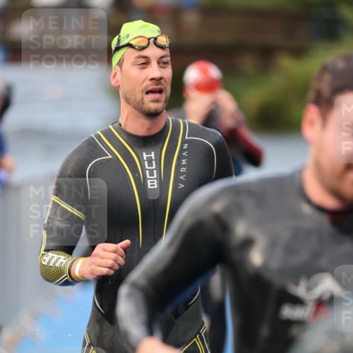 25.08.2024 - Elbe Triathlon Hamburg H.Heesch http://msf.ph/oto/6835074 25.08.2024 08:34:30 Schwimmen 35, 48, 52, 55, 58, 83, 84, 94, 97 meine-sportfotos.de