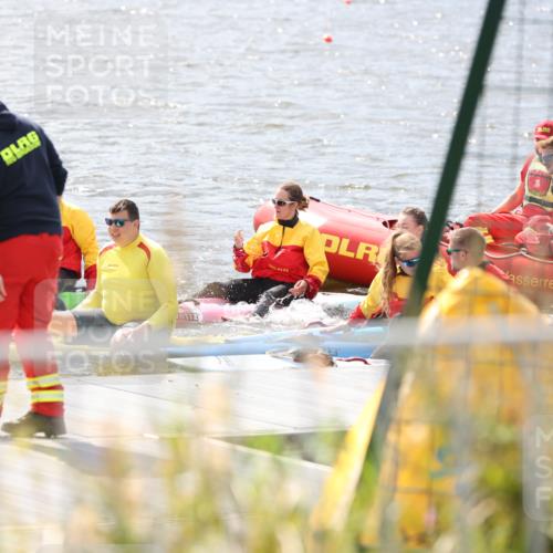 25.08.2024 - Elbe Triathlon Hamburg H.Heesch http://msf.ph/oto/6835079 25.08.2024 13:59:55 Schwimmen  meine-sportfotos.de