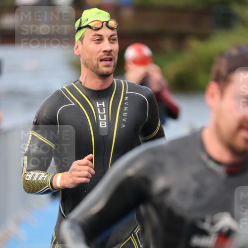 25.08.2024 - Elbe Triathlon Hamburg H.Heesch http://msf.ph/oto/6835081 25.08.2024 08:34:30 Schwimmen 35, 48, 52, 55, 58, 83, 84, 94, 97 meine-sportfotos.de