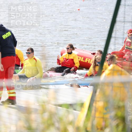 25.08.2024 - Elbe Triathlon Hamburg H.Heesch http://msf.ph/oto/6835083 25.08.2024 13:59:55 Schwimmen  meine-sportfotos.de
