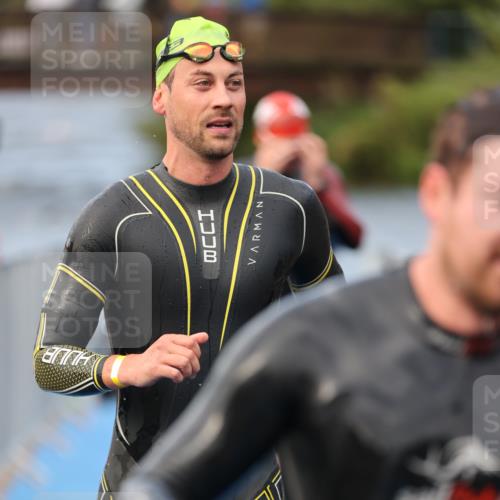 25.08.2024 - Elbe Triathlon Hamburg H.Heesch http://msf.ph/oto/6835086 25.08.2024 08:34:30 Schwimmen 35, 48, 52, 55, 58, 83, 84, 94, 97 meine-sportfotos.de