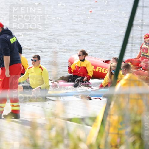 25.08.2024 - Elbe Triathlon Hamburg H.Heesch http://msf.ph/oto/6835101 25.08.2024 13:59:55 Schwimmen  meine-sportfotos.de