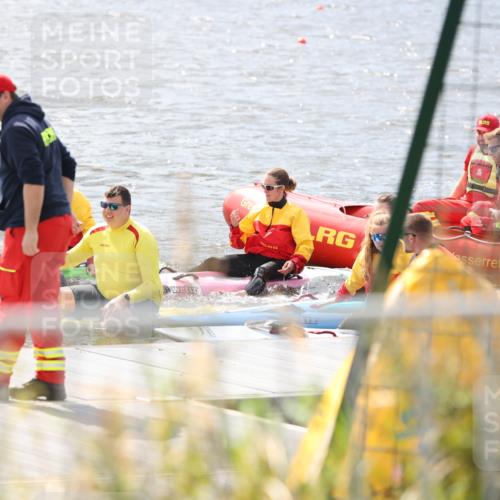 25.08.2024 - Elbe Triathlon Hamburg H.Heesch http://msf.ph/oto/6835110 25.08.2024 13:59:55 Schwimmen  meine-sportfotos.de