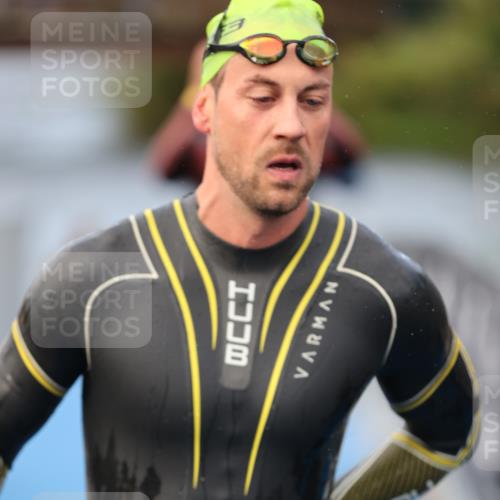 25.08.2024 - Elbe Triathlon Hamburg H.Heesch http://msf.ph/oto/6835111 25.08.2024 08:34:31 Schwimmen 35, 48, 52, 55, 58, 83, 84, 94, 97 meine-sportfotos.de